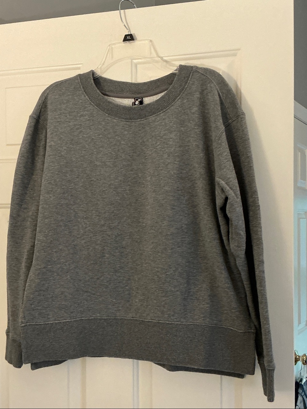 Kirkland Signature Gray Ladies’ Fleece Crewneck Sweatshirt size Large